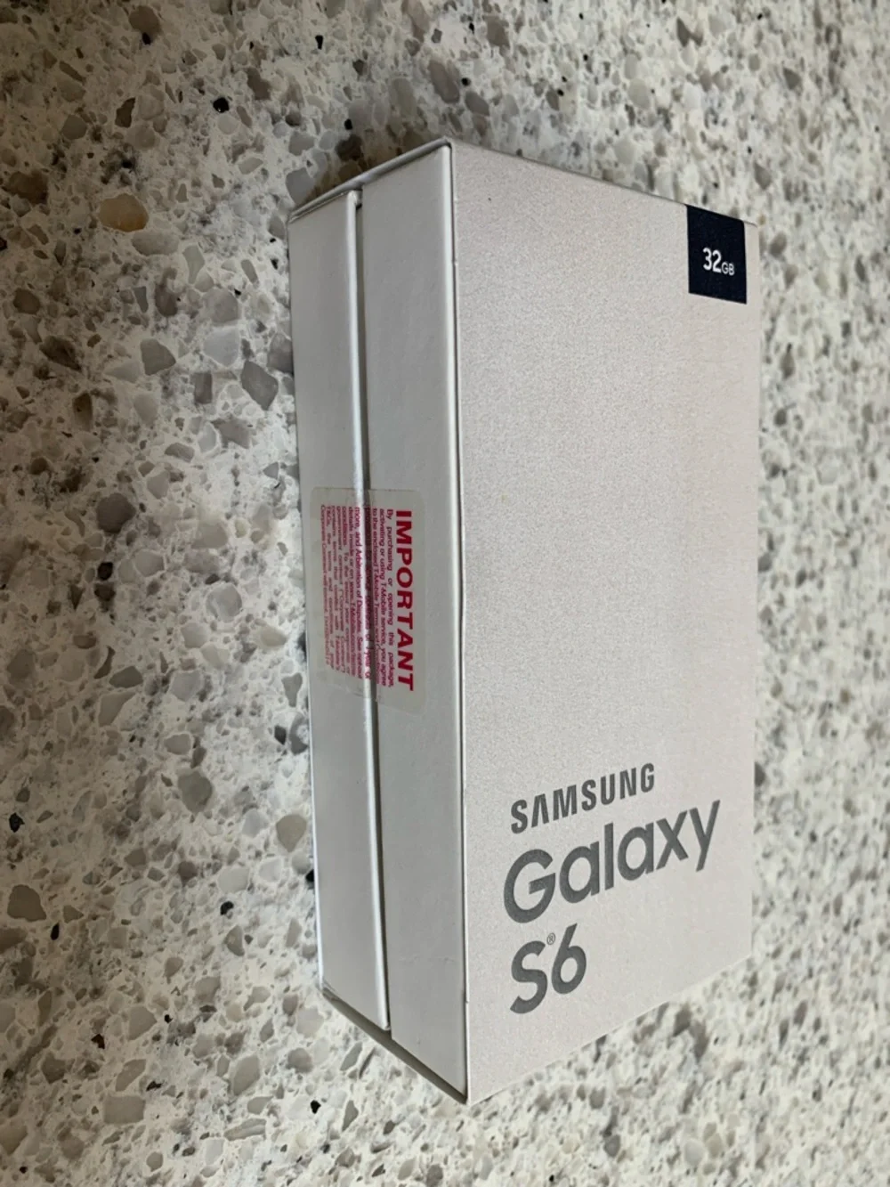 Samsung Galaxy S6 Silver Box - 32GB. Pre-owned with Great Condition.